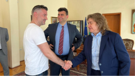 Наталия Киселова с българската общност в Албания 