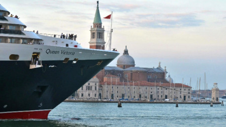 ЮНЕСКО предупреди Италия че Венеция може да влезе в списъка