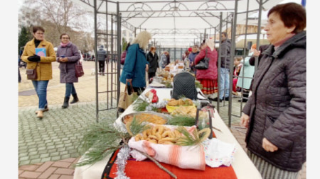 Традиционен базар на коледни ястия в Димитровград. 