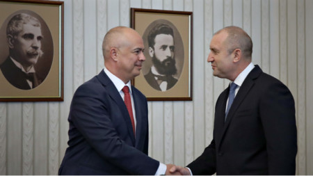 Председателят на ПГ на БСП Георги Свиленски връща мандата за кабинет на президента Румен Радев.