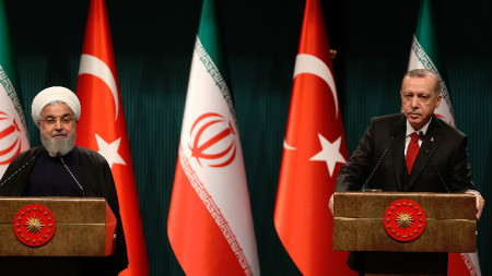 Президентът на Иран Хасан Рохани и турският му колега  Реджеб Ердоган по време на съвместна пресконференция в Анкара.