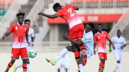 Националният отбор на Кения (в червено) играе днес срещу Уганда.