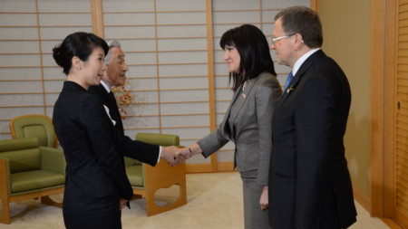 Японският император Акихито прие председателя на Народното събрание Цвета Караянчева в двореца си в Токио.