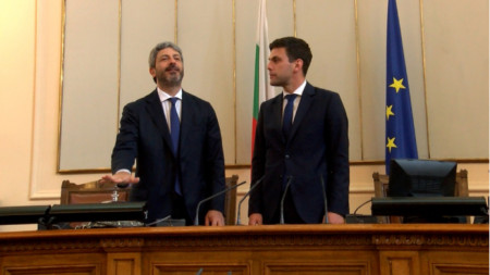 Roberto Fico (left) and Nikola Minchev in the Bulgarian parliament on Monday, May 16, 2022.