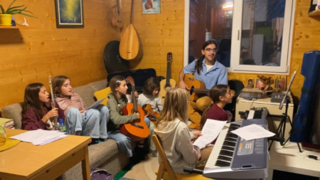 Константин Кучев - вдъхновява и преподава с любов в сърцето