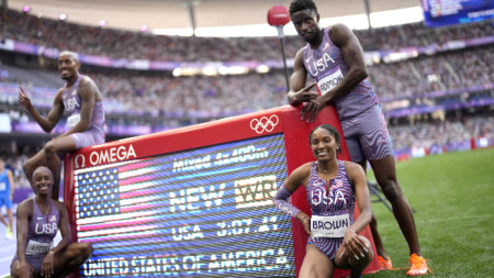Отборът на САЩ по лека атлетика постави нов световен рекорд в смесената щафета на 4 по 400 метра