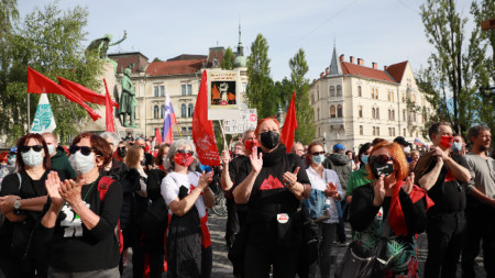 Хиляди словенци излязоха на демонстрация в столицата Любляна вчера с