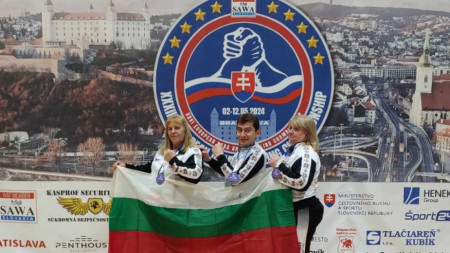 Емилия Стоянова, Алпай Ибрям и Маргарита Дабева завоюваха бронзови медали на Европейското първенство по канадска борба в Братислава