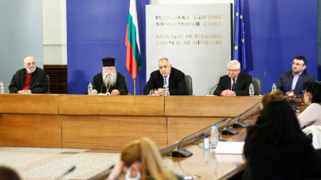 Премиерът Бойко Борисов се срещна с представители на Светия Синод по повод предстоящите празници Цветница и Великден и мерките.