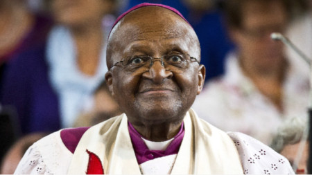 Духовният баща на Южна Африка архиепископ Дезмънд Туту герой на