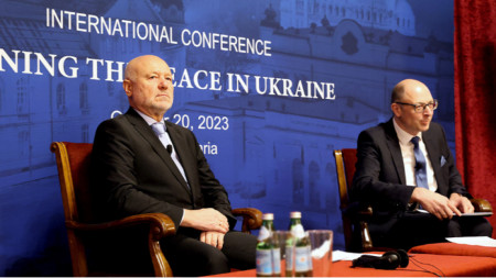 Defense Minister Tagerev (left)