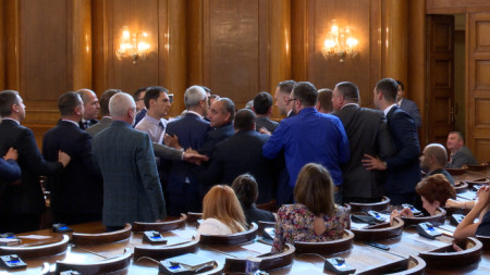 Напрежението в НС възникна на 1 юни след изказване на депутата Искрен Митев.