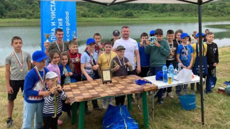 Рекорден брой участници се включиха в спортния риболовен турнир за деца на язовир 