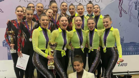 Националните отбори по естетическа групова гимнастика  - жени и девойки, и техният треньор Кристина Ташева ликуват с отличията от световното първенство