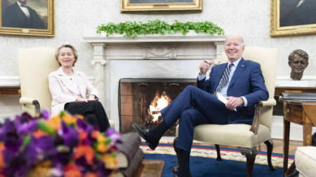 Джо Байдън и Урсула фон дер Лайен на срещата им в Белия дом