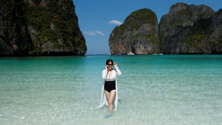 Тайланд отвори отново за посетители Мая Бей – плажът който