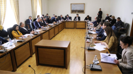 Държавата ще изкупи необходимите за задоволяване на нуждите на българското
