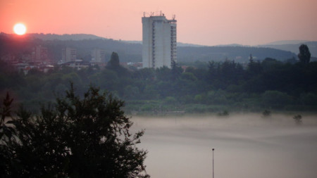 Водното огледало в мъгла 