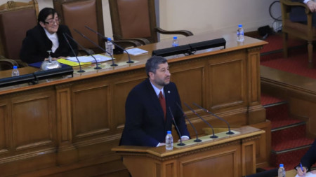 Христо Иванов председател на парламентарната група на Демократична България очерта