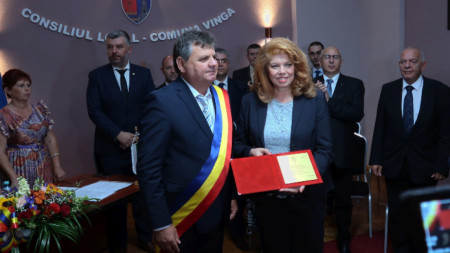 Вицепрезидентът Йотова беше удостоена със званието „почетен гражданин“ на румънската община Винга.