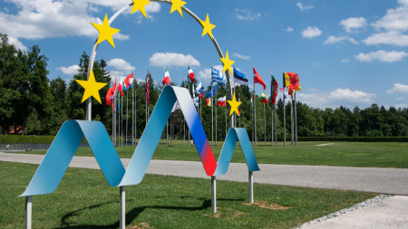 Срещата на лидерите на 27--те страни членки на ЕС е в Бърдо, Словения.