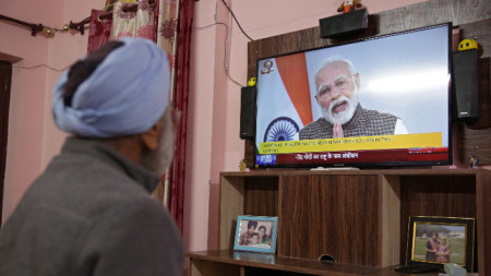 Премиерът Моди обяви извънредните мерки в телевизионно обръщение.