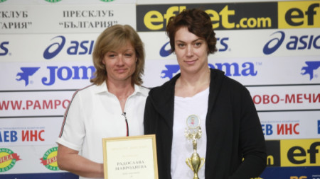 Радослава Мавродиева (вдясно) и нейната треньорка Валентина Желязкова.