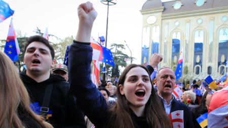 Демонстрантите призоваха и за освобождаване на бившия президент Михаил Саакашвили, 9 април 2023 г.