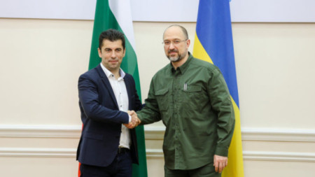 Денис Шмигал и Кирил Петков на срещата им в Киев.