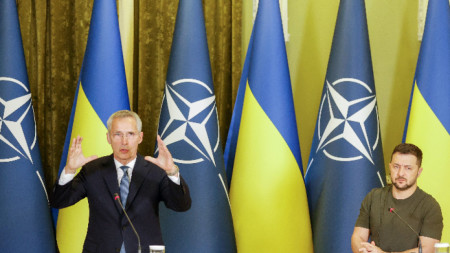 Генералният секретар на НАТО Йенс Столтенберг (вляво) и президентът на Украйна Володомир Зеленски - Киев, 28 септември 2023