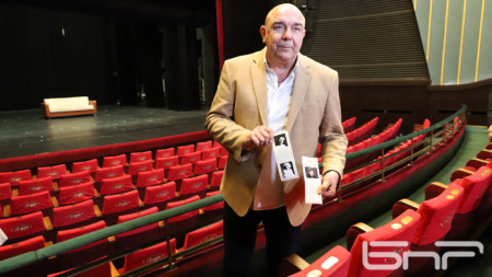 От днес в Големия салон на сатиричния театър 