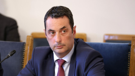 Министърът на транспорта и съобщенията Георги Гвоздейков на заседанието на ресорната парламентарна комисия -  30 ноември 2023 г.