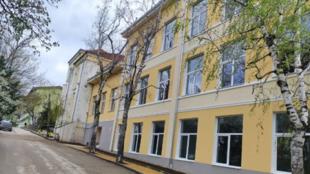 Новият корпус на немската гимназия в Ловеч