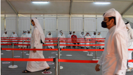 В Катар гласуват на първите избори в страната за законодателен