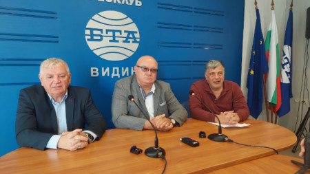 Цветан Ценков даде съвместен брифинг с представители на предизборния си щаб