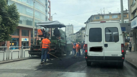 Във Велико Търново започнаха ремонти на най засегнатите улици чиято настилка