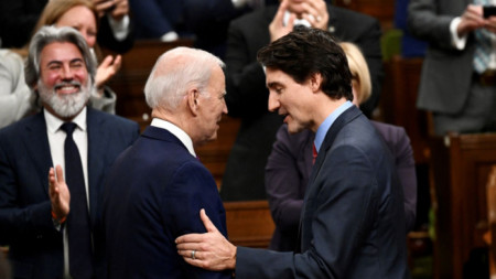 Джо Байдън и Джъстин Трюдо в канадския парламент