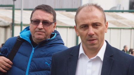 Д-р Михаил Илиев (вляво) е оптимист за подновяването на първенството.