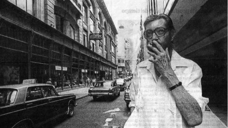 Кортасар, сниман в Буенос Айрес през 1983 г., след 10-годишно изгнаничество в Париж.