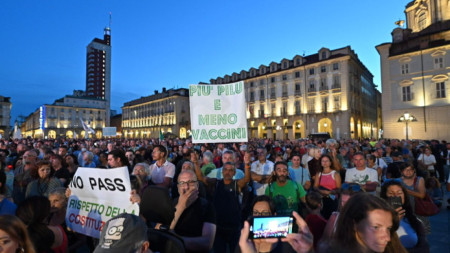 Протест в Торино срещу изискванията за „зелен пропуск“, 5 август 2021 г.