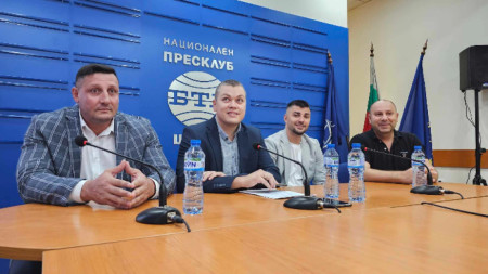 Калоян Колев, Петър Петров, Звезделин Звездев и Васил Тодоров - отляво надясно. 