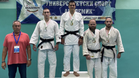 Тервел Замфиров при награждаването.