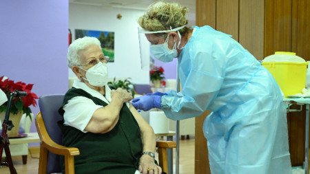 Арачели Идалго получава Covid ваксина в Гуадалахара, 27 декември 2020 г. 