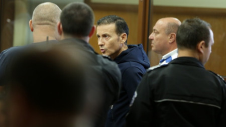 Миню Стайков на изслушване в съд.