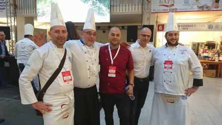 Ради Стамболов (вторият отляво) на конкурса Най-добър готвач на БХРА за 2018 в Гранд хотел Варна.