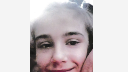 Шесто РУ СДВР издирва 14 годишната Маги Алексиева Тя е в неизвестност
