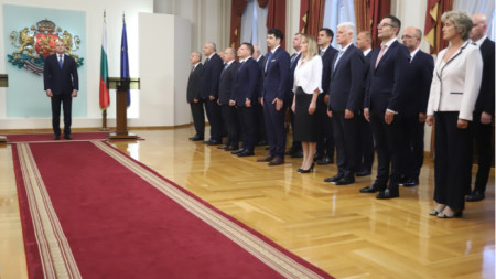 Президентът Радев представя служебния кабинет