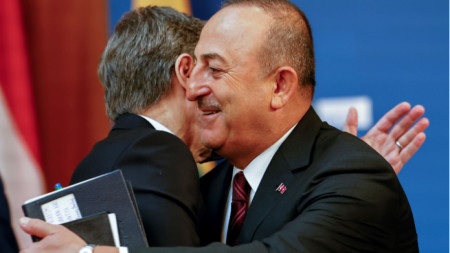 Държавният секретар на САЩ Антъни Блинкън и министърът на външните работи на Турция Мевлют Чавушоглу (вдясно)