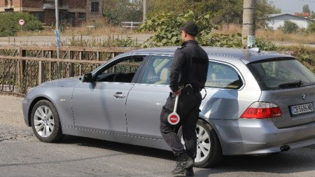 Автобус удари няколко автомобила при катастрофа в столичния квартал Орландовци