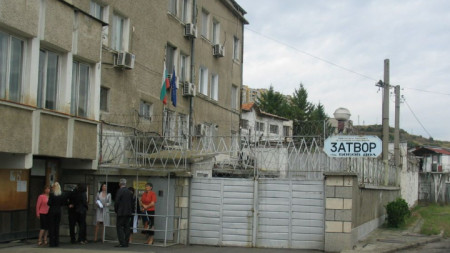 Затворът в Бобов дол отвън